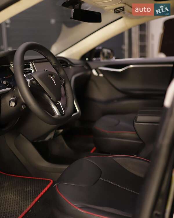 Ліфтбек Tesla Model S 2013 в Києві