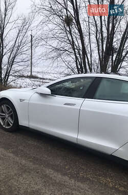 Лифтбек Tesla Model S 2015 в 