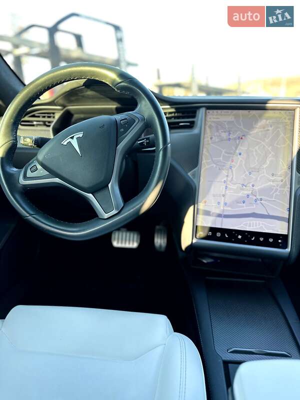 Лифтбек Tesla Model S 2018 в Черновцах