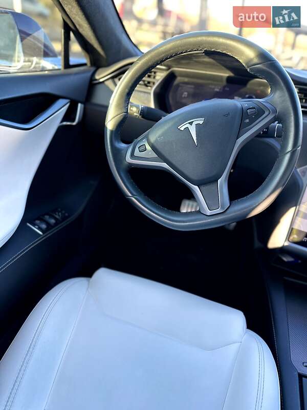 Лифтбек Tesla Model S 2018 в Черновцах