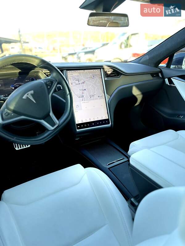Лифтбек Tesla Model S 2018 в Черновцах