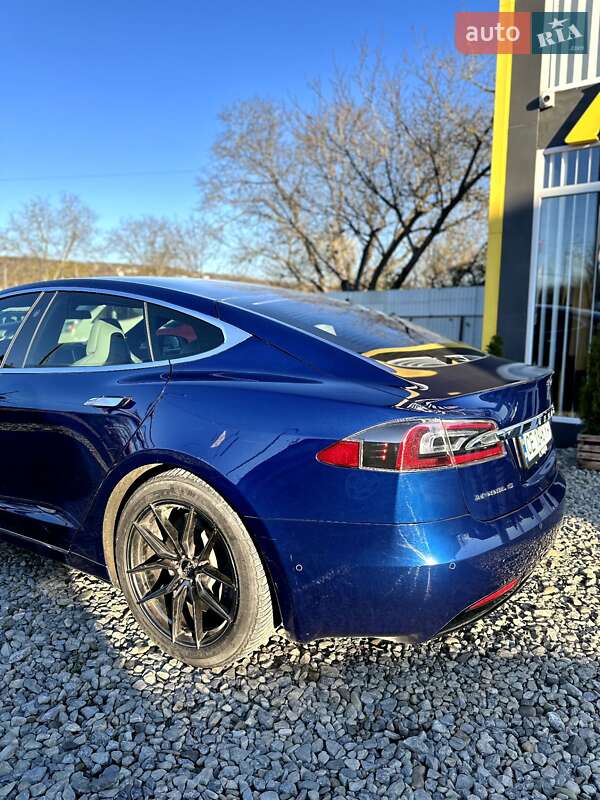 Лифтбек Tesla Model S 2018 в Черновцах