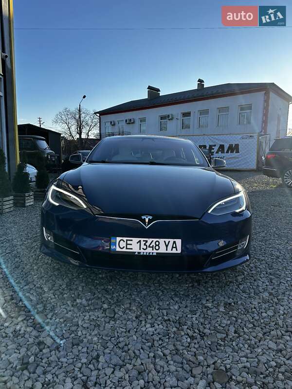 Лифтбек Tesla Model S 2018 в Черновцах