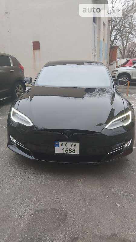 Ліфтбек Tesla Model S 2015 в Харкові