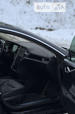 Лифтбек Tesla Model S 2015 в 