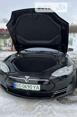 Лифтбек Tesla Model S 2015 в 
