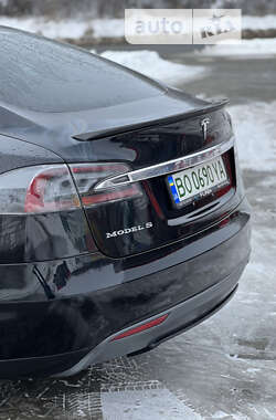 Лифтбек Tesla Model S 2015 в 