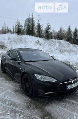 Лифтбек Tesla Model S 2015 в 
