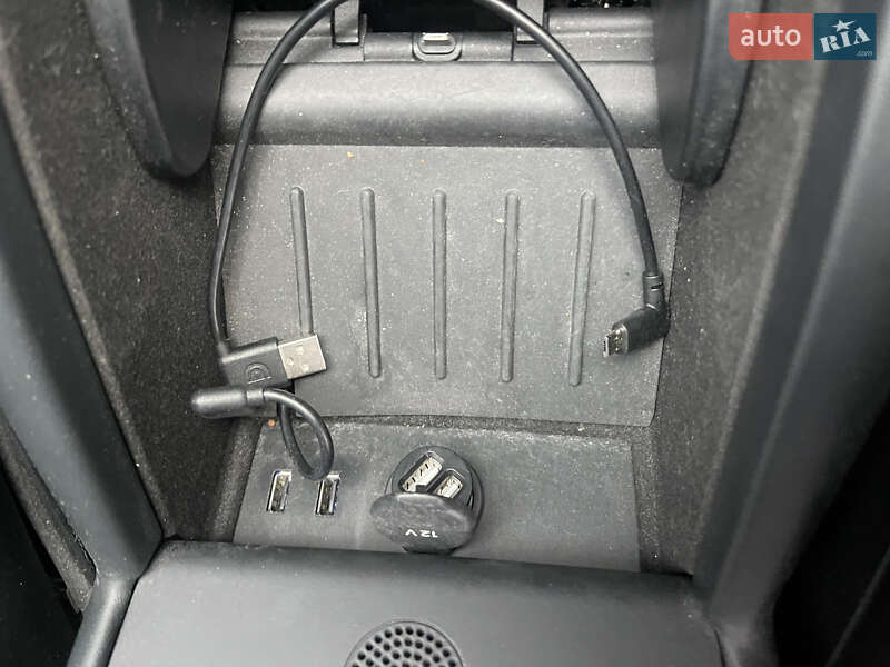Лифтбек Tesla Model S 2017 в Бродах