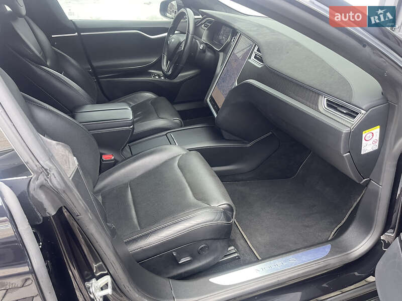 Лифтбек Tesla Model S 2017 в Бродах