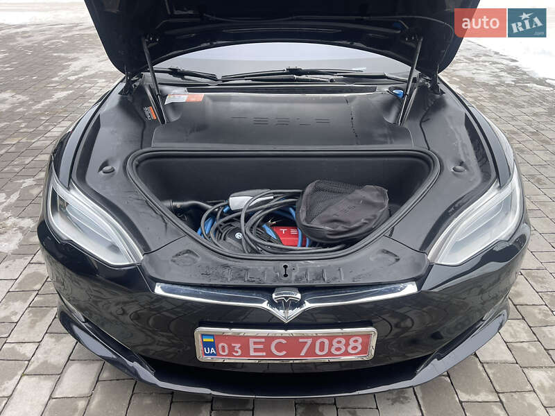Лифтбек Tesla Model S 2017 в Бродах