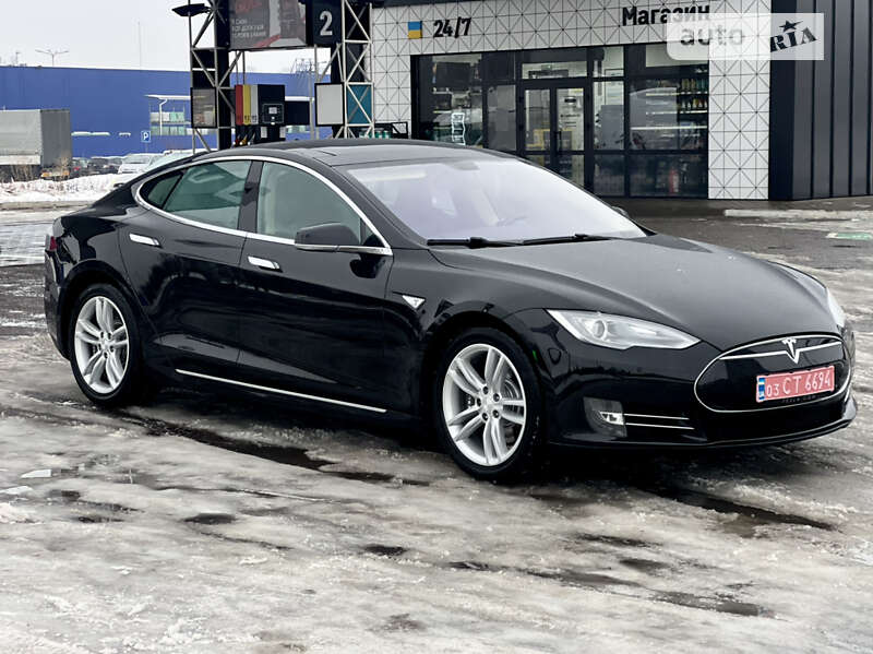 Ліфтбек Tesla Model S 2012 в Дубні