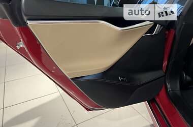 Лифтбек Tesla Model S 2016 в 