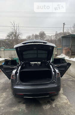 Ліфтбек Tesla Model S 2015 в 