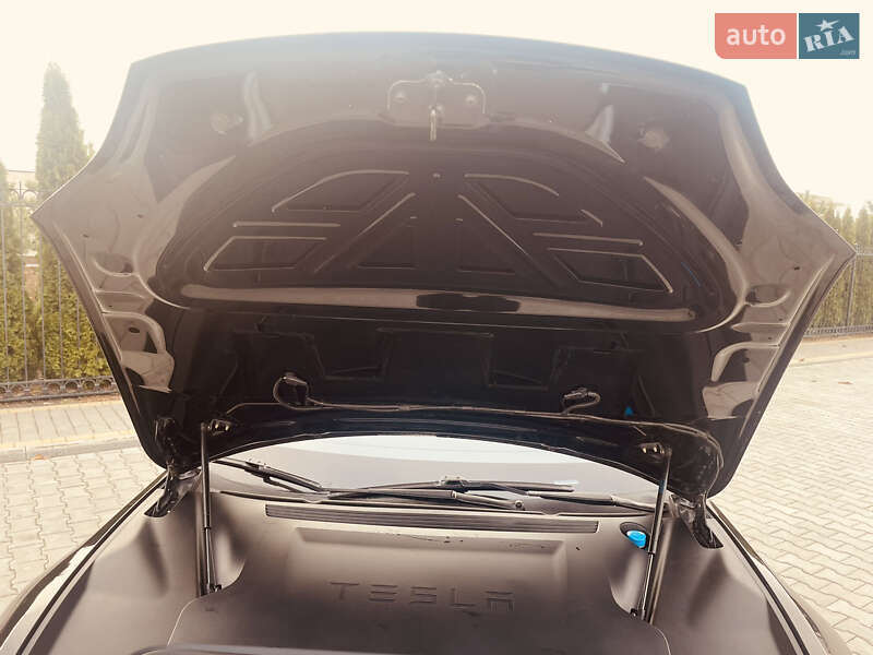 Лифтбек Tesla Model S 2019 в Одессе