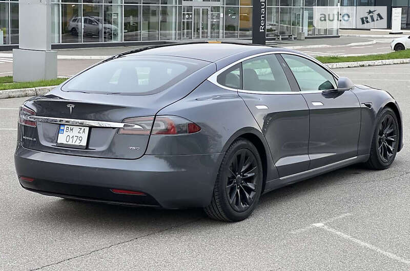 Лифтбек Tesla Model S 2018 в Сумах