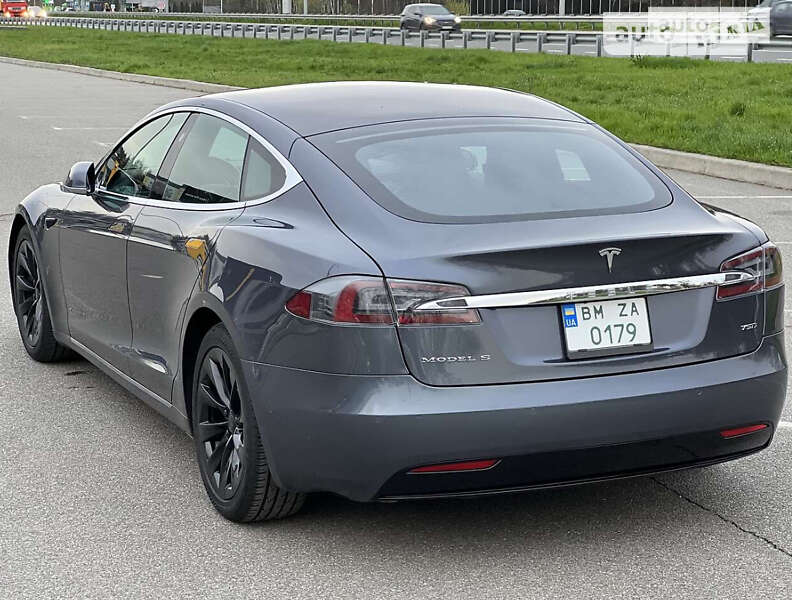 Лифтбек Tesla Model S 2018 в Сумах