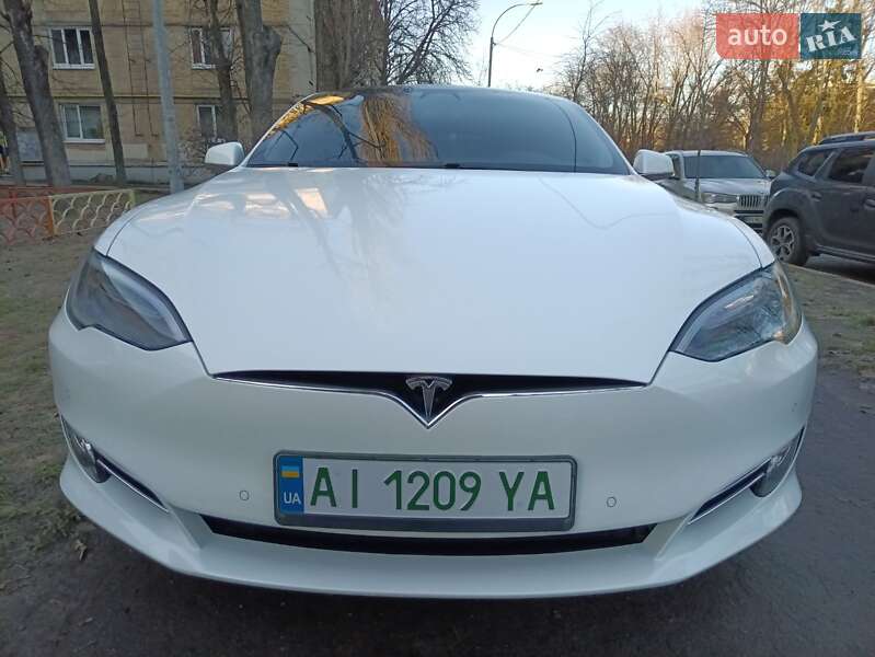 Лифтбек Tesla Model S 2018 в 