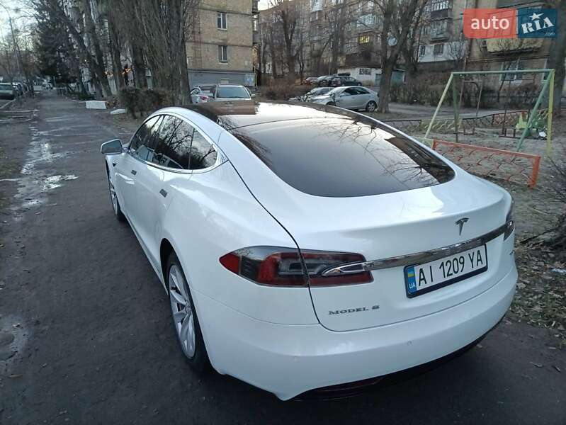 Лифтбек Tesla Model S 2018 в Киеве