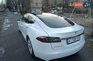 Лифтбек Tesla Model S 2018 в Киеве