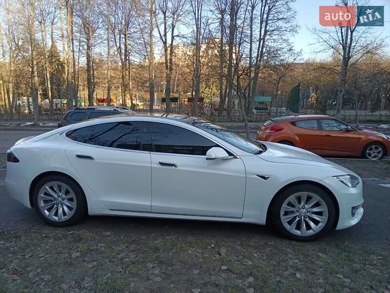 Лифтбек Tesla Model S 2018 в Киеве