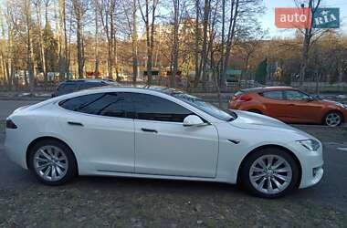 Лифтбек Tesla Model S 2018 в Киеве