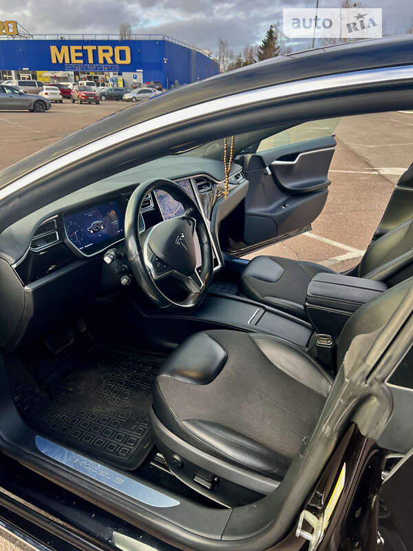 Лифтбек Tesla Model S 2016 в Житомире