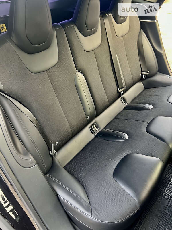 Лифтбек Tesla Model S 2016 в Житомире