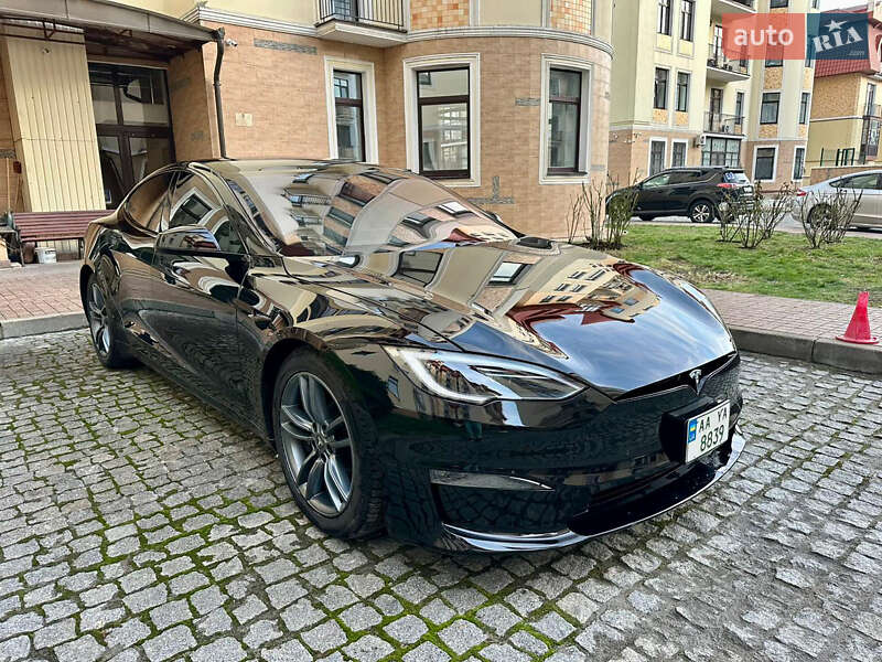 Лифтбек Tesla Model S 2022 в Киеве
