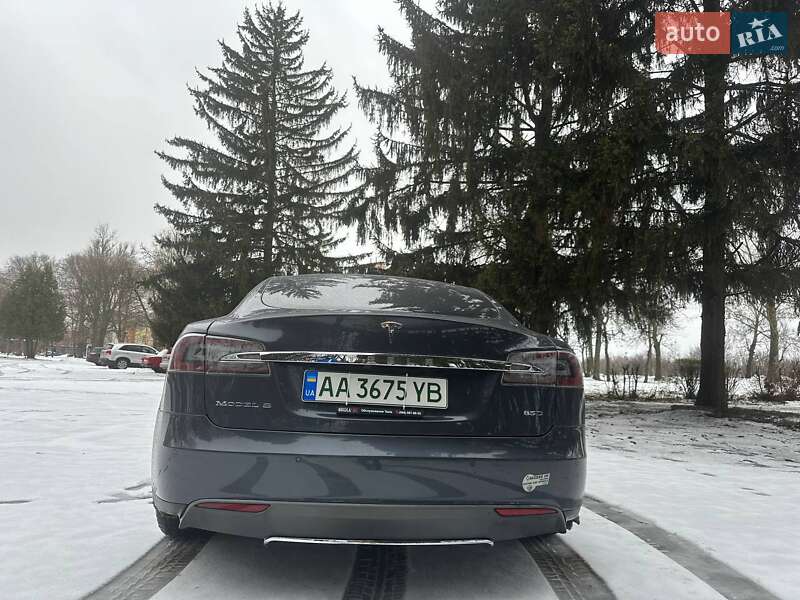 Лифтбек Tesla Model S 2015 в Киеве