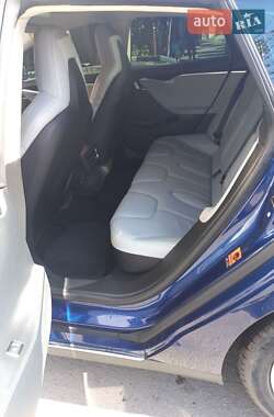 Лифтбек Tesla Model S 2015 в 