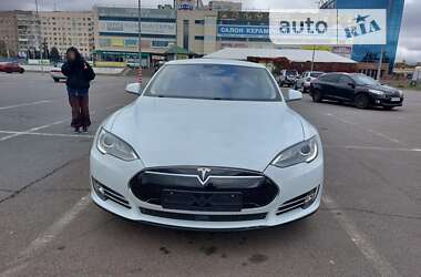 Лифтбек Tesla Model S 2015 в Авдеевке