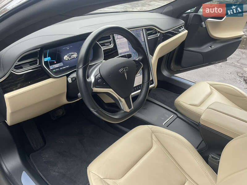 Лифтбек Tesla Model S 2016 в Киеве