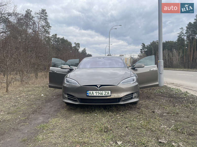 Лифтбек Tesla Model S 2016 в Киеве