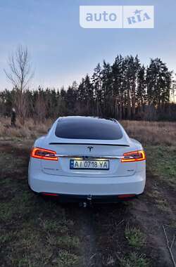 Лифтбек Tesla Model S 2015 в Киеве