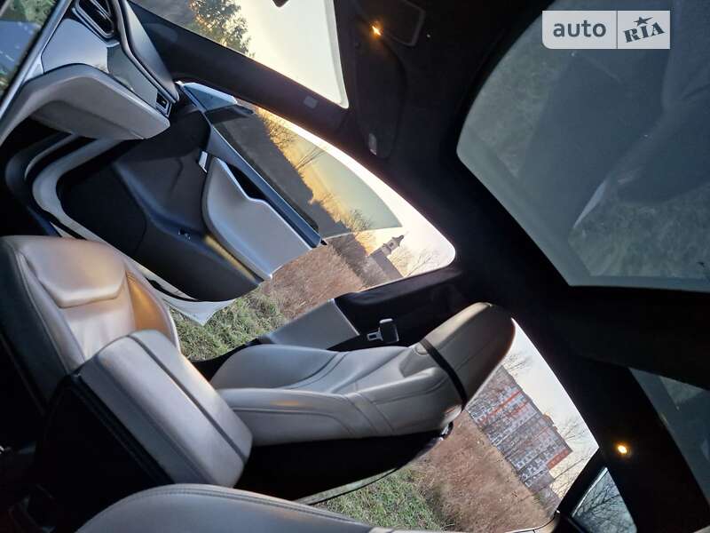 Лифтбек Tesla Model S 2015 в Киеве