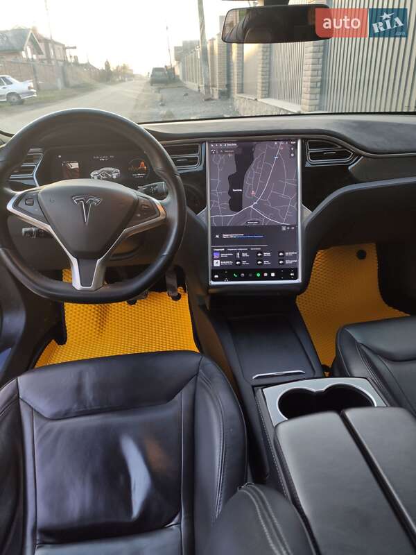 Ліфтбек Tesla Model S 2016 в Тростянці