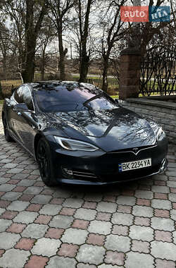 Лифтбек Tesla Model S 2017 в 