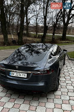 Лифтбек Tesla Model S 2017 в 