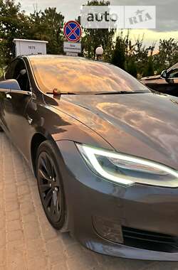 Лифтбек Tesla Model S 2017 в Ровно