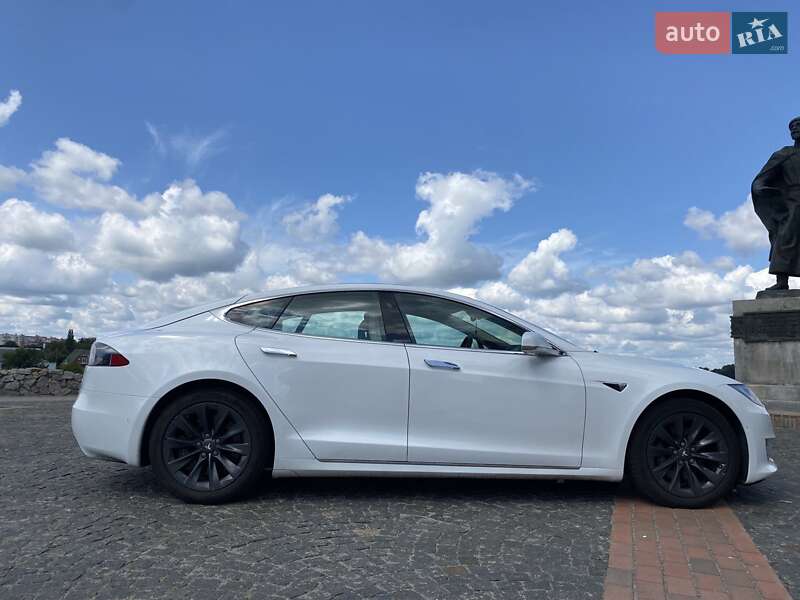 Лифтбек Tesla Model S 2018 в Киеве