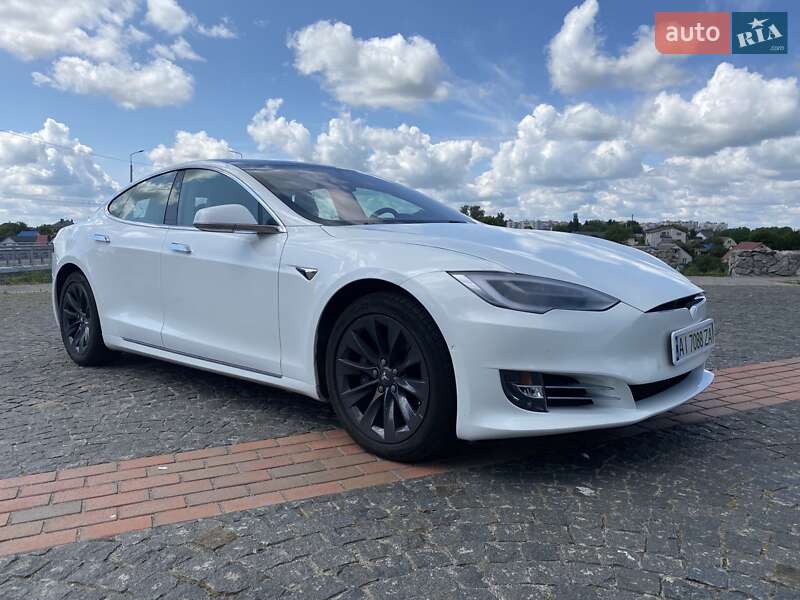 Лифтбек Tesla Model S 2018 в Киеве
