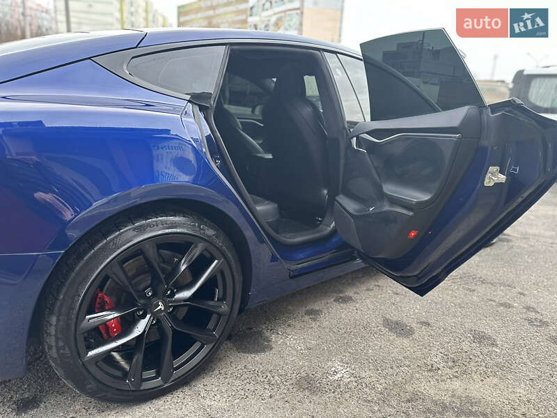 Лифтбек Tesla Model S 2018 в Полтаве