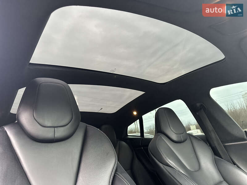 Лифтбек Tesla Model S 2018 в Полтаве