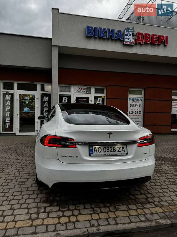 Ліфтбек Tesla Model S 2017 в Хусті