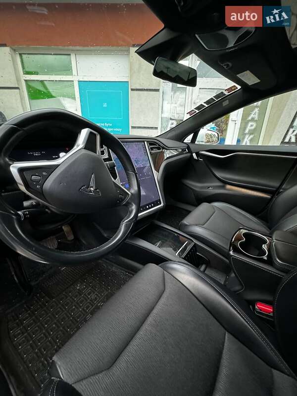 Ліфтбек Tesla Model S 2017 в Хусті