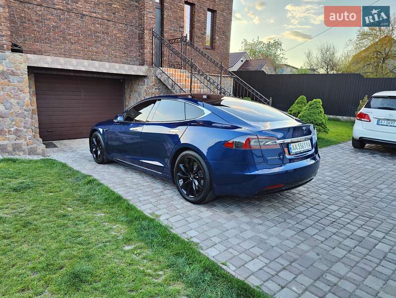 Лифтбек Tesla Model S 2017 в Киеве