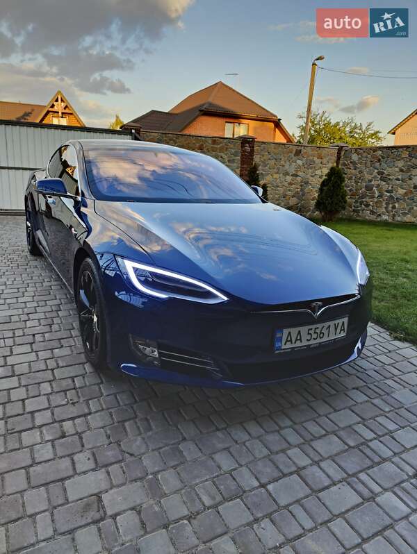 Лифтбек Tesla Model S 2017 в Киеве