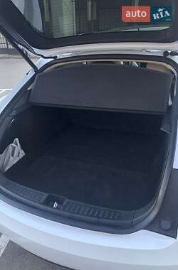 Ліфтбек Tesla Model S 2018 в Чернівцях