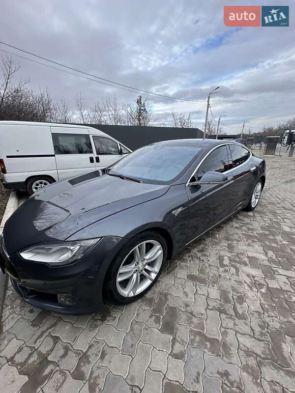 Лифтбек Tesla Model S 2015 в Николаеве